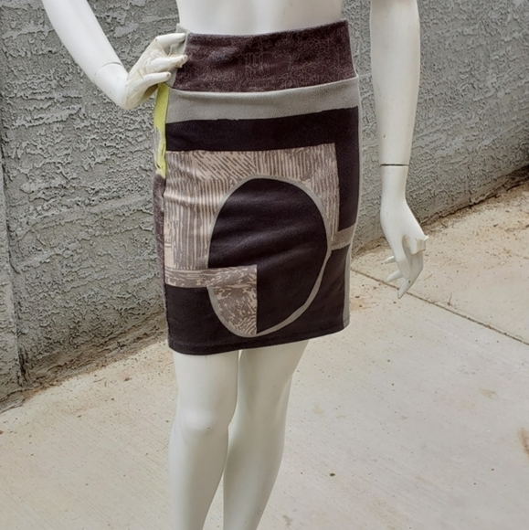 VOLT Design Skirt‎ - Picture 2 of 9